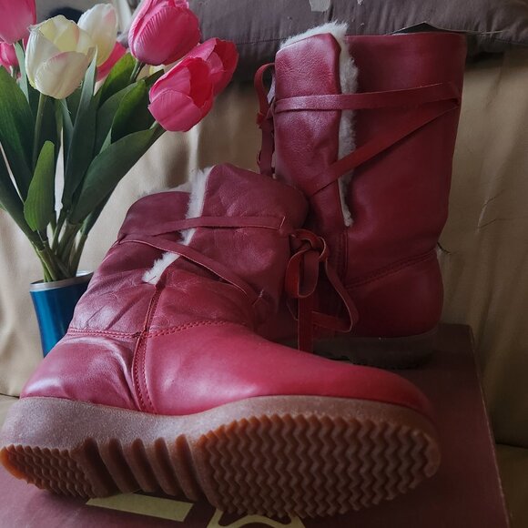 S25 New Red Leather heavily lined with straps crepe soles North Star Sz 6 & 7 - Picture 2 of 5